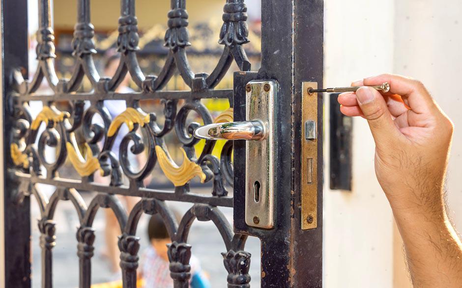 artisan serrurier ouverture de porte Paris 1